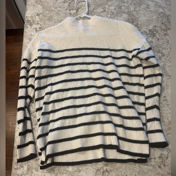 Women’s Loft Sweater Striped small - Picture 10 of 11